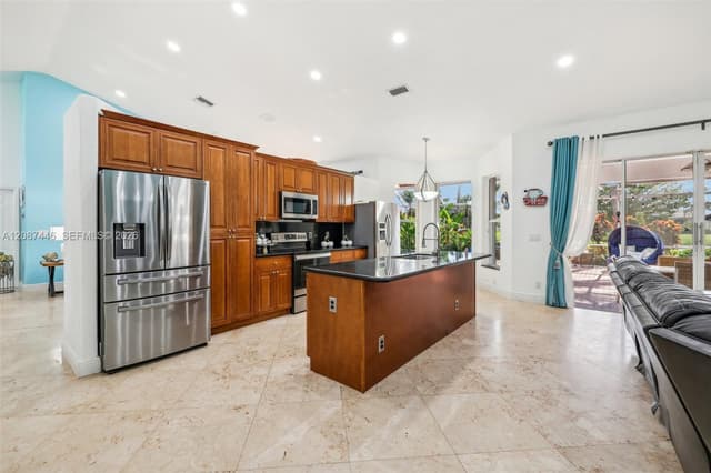 560 W Cypress Pointe Dr W, Pembroke Pines FL 33027 - Pembroke Pines, FL - Photo 6