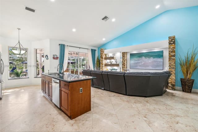 560 W Cypress Pointe Dr W, Pembroke Pines FL 33027 - Pembroke Pines, FL - Photo 7