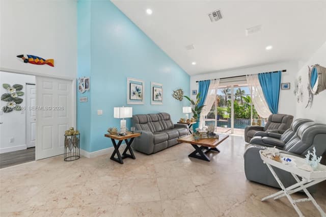 560 W Cypress Pointe Dr W, Pembroke Pines FL 33027 - Pembroke Pines, FL - Photo 5