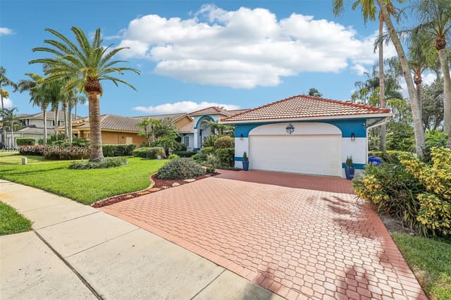 560 W Cypress Pointe Dr W, Pembroke Pines FL 33027 - Pembroke Pines, FL - Photo 4