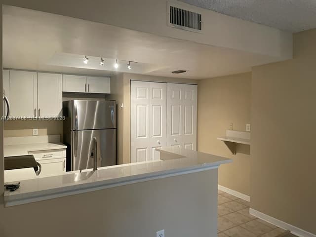 4195 N Haverhill Rd # 318, West Palm Beach FL 33417 - West Palm Beach, FL - Photo 2