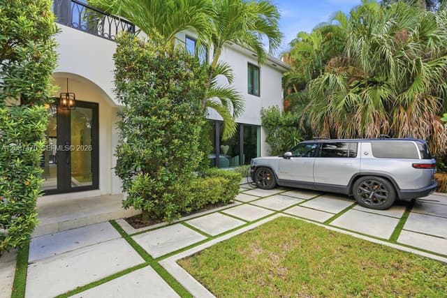 2225 Meridian Ave, Miami Beach FL 33139 - Miami Beach, FL - Photo 2