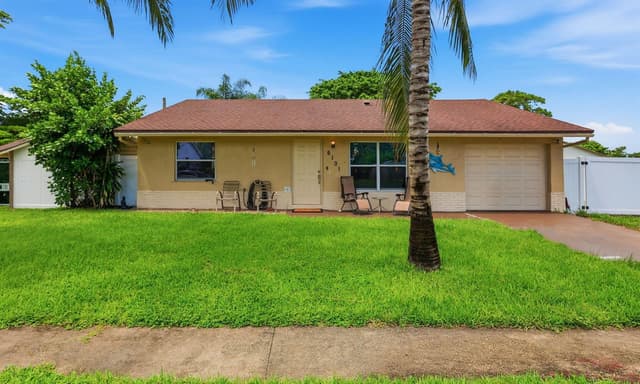 6101 CARTHAGE Circle S, Lake Worth FL 33463 - Lake Worth, FL - Photo 2