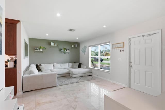 6101 CARTHAGE Circle S, Lake Worth FL 33463 - Lake Worth, FL - Photo 4