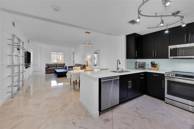 10 Aragon Ave # 810, Coral Gables FL 33134 - Coral Gables, FL - Photo 2