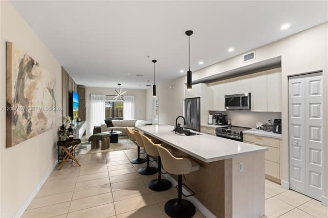7865 NW 104th Ave # 4, Doral FL 33178 - Doral, FL - Photo 6