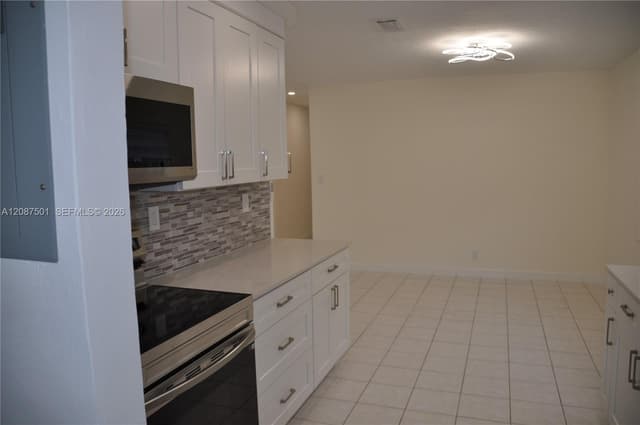 571 NE 61st St, Oakland Park FL 33334 - Oakland Park, FL - Photo 6