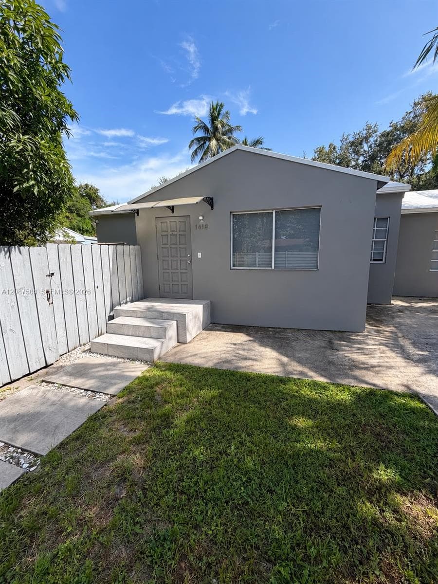 1418 NW 101st St, Miami FL 33147 - Miami, FL - Photo 1
