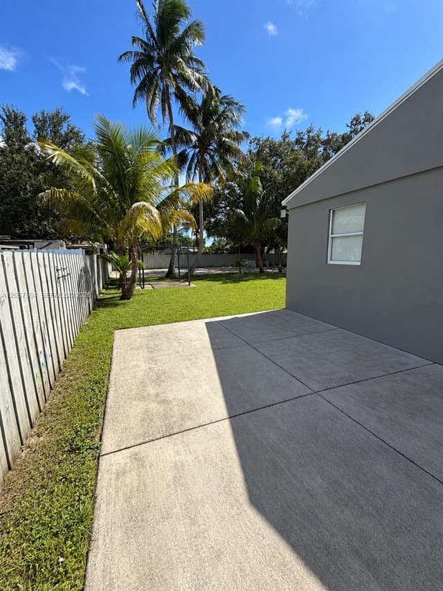 1418 NW 101st St, Miami FL 33147 - Miami, FL - Photo 4