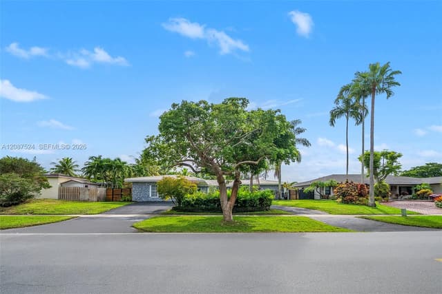 19885 NE 22nd Ave, Miami FL 33180 - Miami, FL - Photo 4