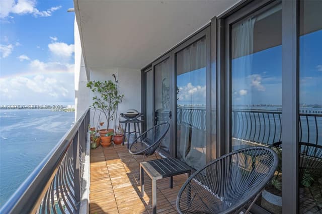 555 NE 15th St # D, Miami FL 33132 - Miami, FL - Photo 2