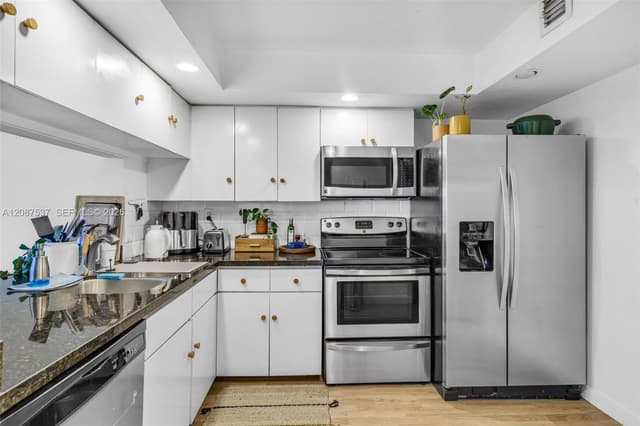 555 NE 15th St # D, Miami FL 33132 - Miami, FL - Photo 6