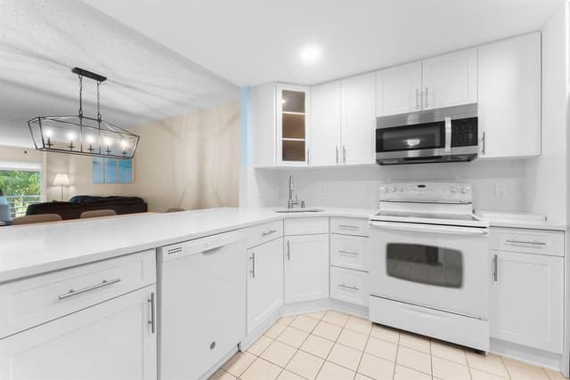 4007 N Cypress Drive # 208, Pompano Beach FL 33069 - Pompano Beach, FL - Photo 5