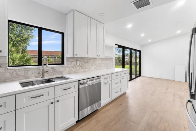 24 Russell Street, Tequesta FL 33469 - Tequesta, FL - Photo 4