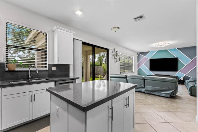 8826 Sea Chase Drive, Lake Worth FL 33467 - Lake Worth, FL - Photo 7