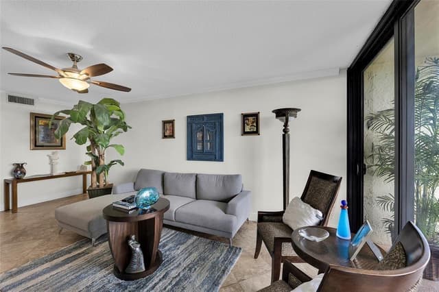 105 LAKE EMERALD Drive # 711, Oakland Park FL 33309 - Oakland Park, FL - Photo 3