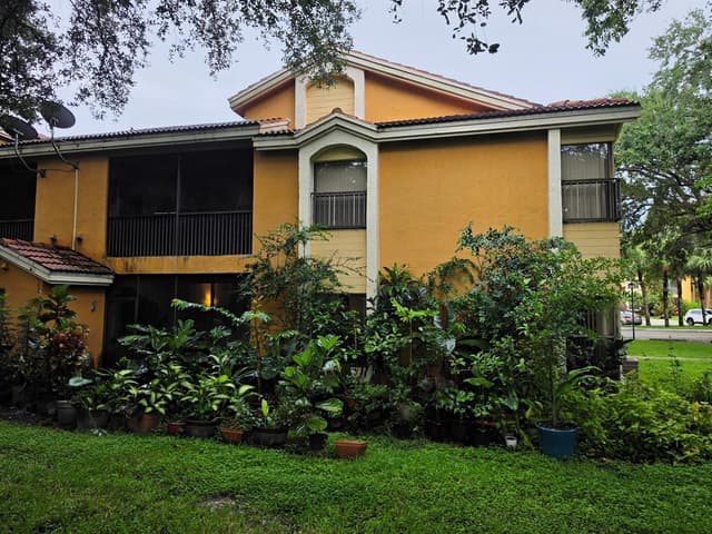 3852 Coral Tree Circle, Coconut Creek FL 33073 - Coconut Creek, FL - Photo 2