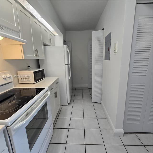 8600 SW 212th St # 308, Cutler Bay FL 33189 - Cutler Bay, FL - Photo 2
