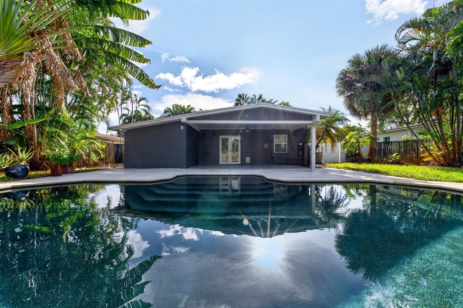 1605 NE 16th Avenue, Fort Lauderdale FL 33305
