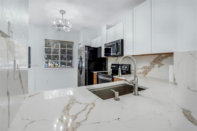 8870 N Isles Cir, Tamarac FL 33321 - Tamarac, FL - Photo 7