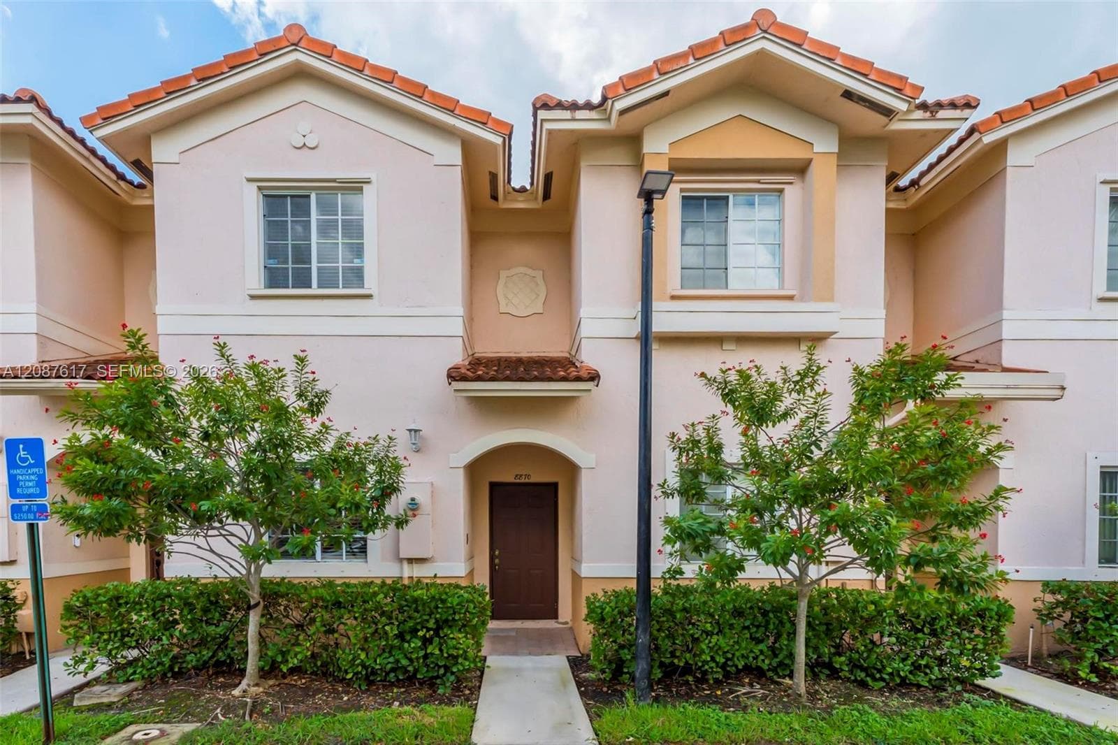 8870 N Isles Cir, Tamarac FL 33321