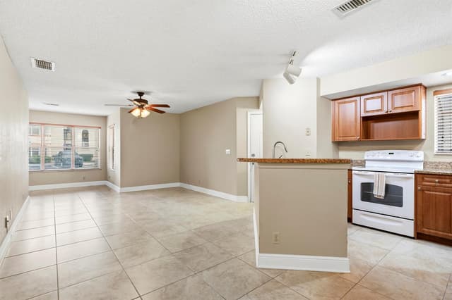 3350 PINEWALK Drive N # 1411, Margate FL 33063 - Margate, FL - Photo 5