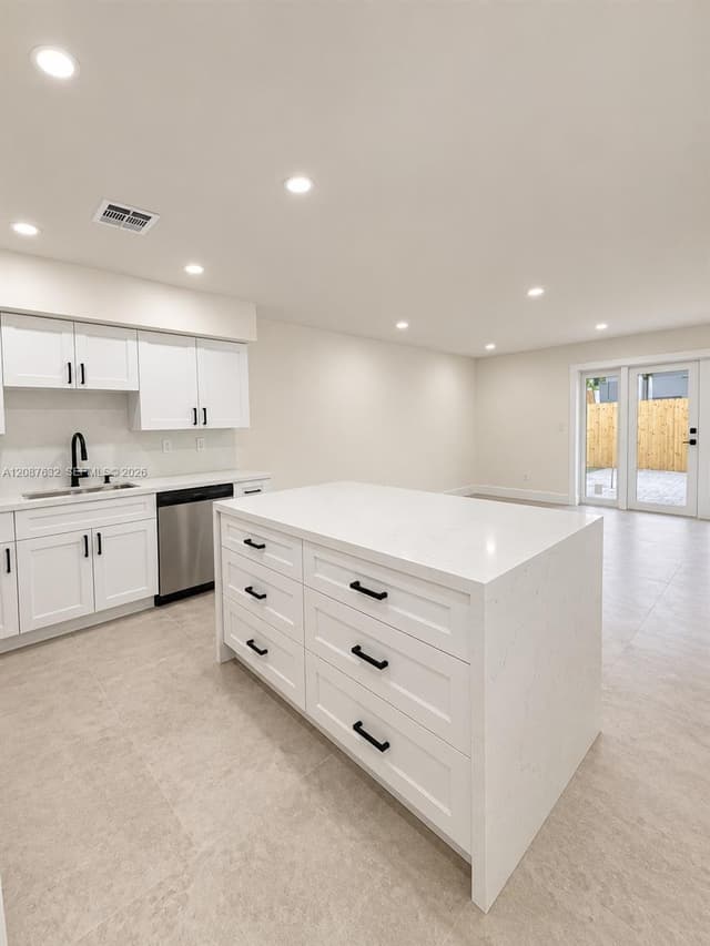 7164 W 3rd Ave, Hialeah FL 33014 - Hialeah, FL - Photo 5