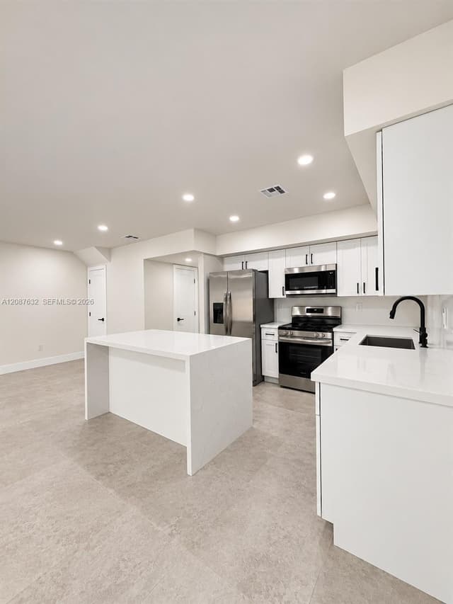 7164 W 3rd Ave, Hialeah FL 33014 - Hialeah, FL - Photo 4