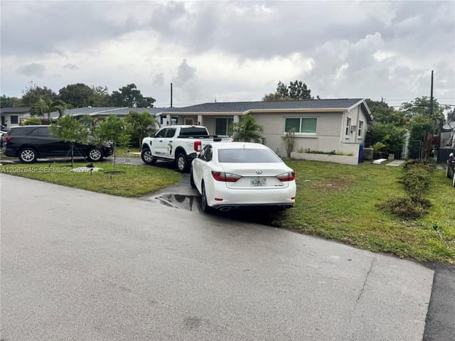 7767 Meridian St, Miramar FL 33023 - Miramar, FL - Photo 2
