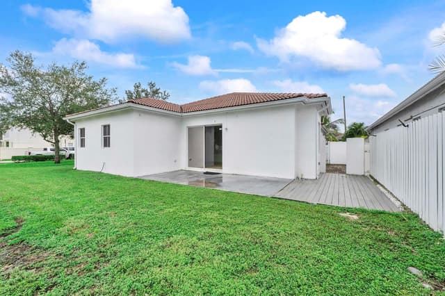 8911 NW 178th Lane, Hialeah FL 33018 - Hialeah, FL - Photo 2