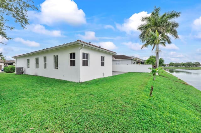8911 NW 178th Lane, Hialeah FL 33018 - Hialeah, FL - Photo 4