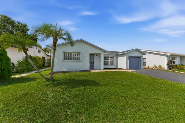 7198 PINE FOREST Circle E, Lake Worth FL 33467 - Lake Worth, FL - Photo 2