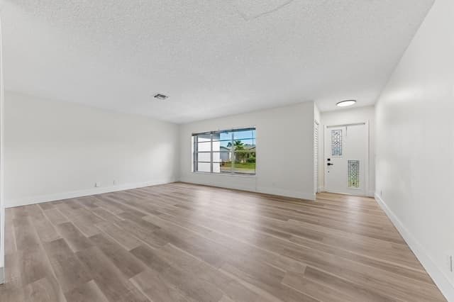 7198 PINE FOREST Circle E, Lake Worth FL 33467 - Lake Worth, FL - Photo 6
