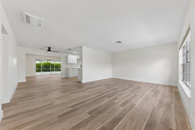 7198 PINE FOREST Circle E, Lake Worth FL 33467 - Lake Worth, FL - Photo 4
