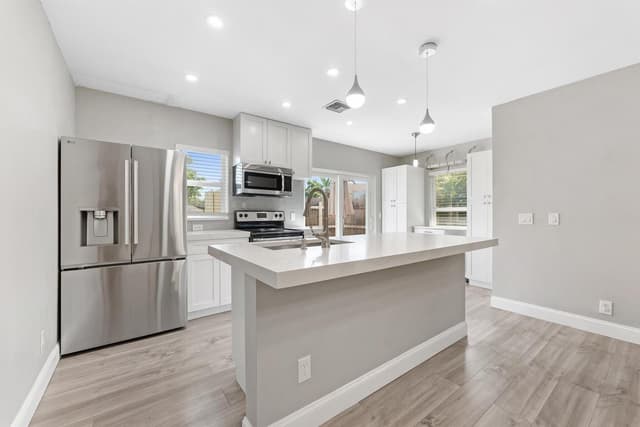 191 SE 1st Circle, Boynton Beach FL 33435 - Boynton Beach, FL - Photo 2