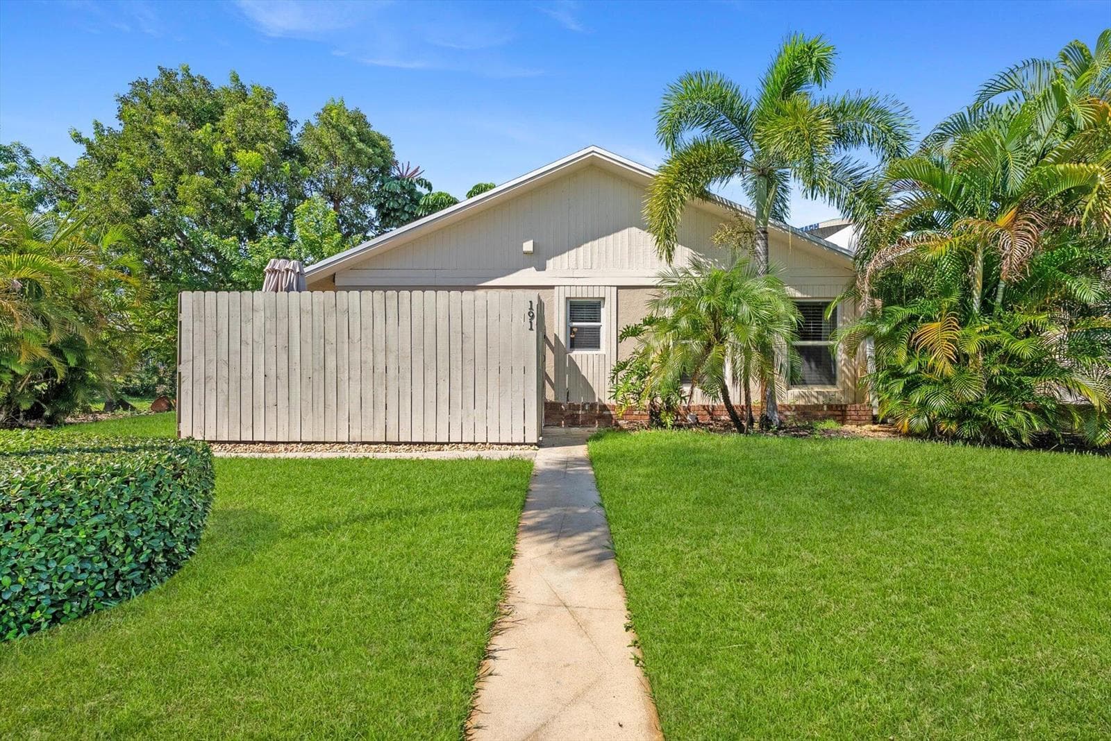 191 SE 1st Circle, Boynton Beach FL 33435 - Boynton Beach, FL - Photo 1