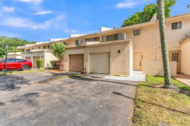 4281 NW 76 Avenue, Davie FL 33328 - Davie, FL - Photo 2