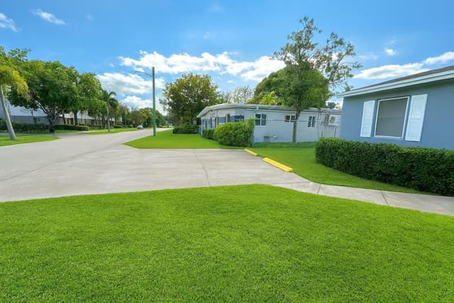741 NW 10th Terrace, Fort Lauderdale FL 33311 - Fort Lauderdale, FL - Photo 2