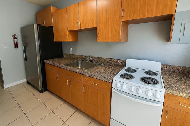 741 NW 10th Terrace, Fort Lauderdale FL 33311 - Fort Lauderdale, FL - Photo 3