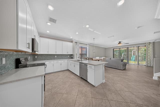 9062 Gulf Cove Dr, Lake Worth FL 33467 - Lake Worth, FL - Photo 5