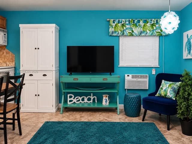 1026 NE 9th Ave, Fort Lauderdale FL 33304 - Fort Lauderdale, FL - Photo 5