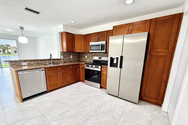 1249 Presidio Dr # 42, Weston FL 33327 - Weston, FL - Photo 7