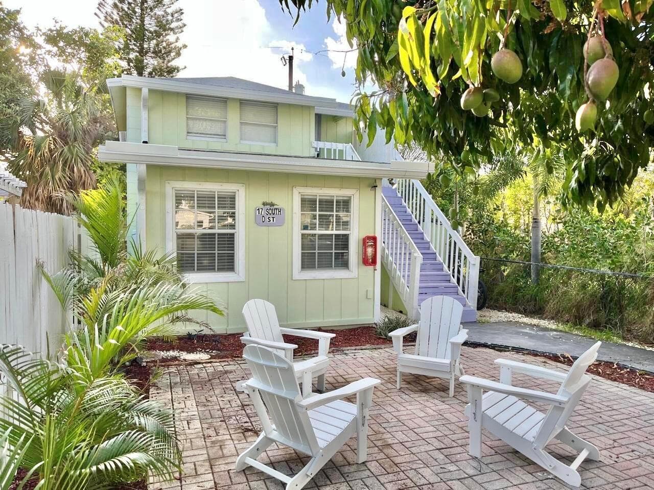 17 S D Street, FL 33460 - Photo 1