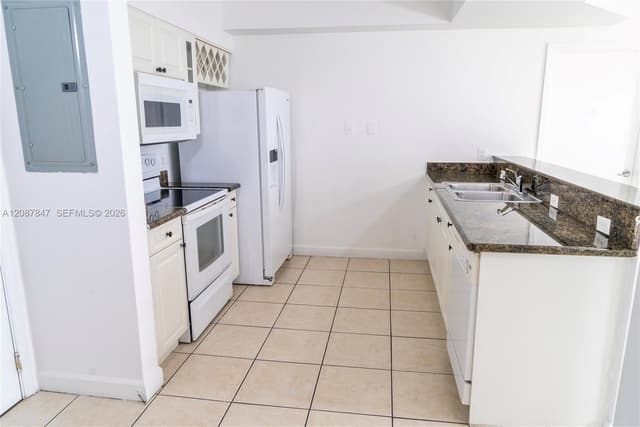 1 Glen Royal Pkwy # 809, Miami FL 33125 - Miami, FL - Photo 2