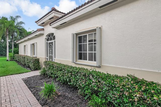 2327 WINDJAMMER Way, West Palm Beach FL 33411 - West Palm Beach, FL - Photo 5