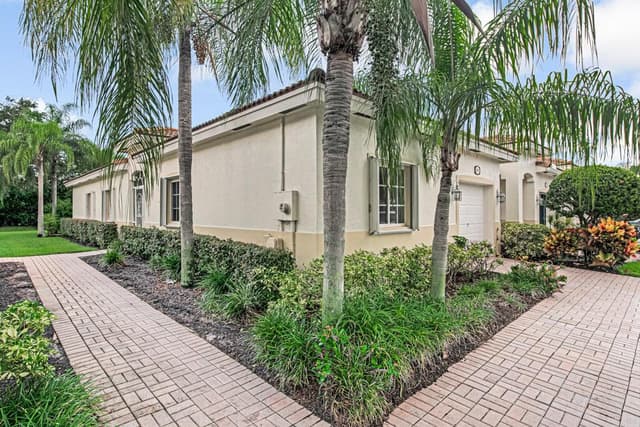 2327 WINDJAMMER Way, West Palm Beach FL 33411 - West Palm Beach, FL - Photo 4