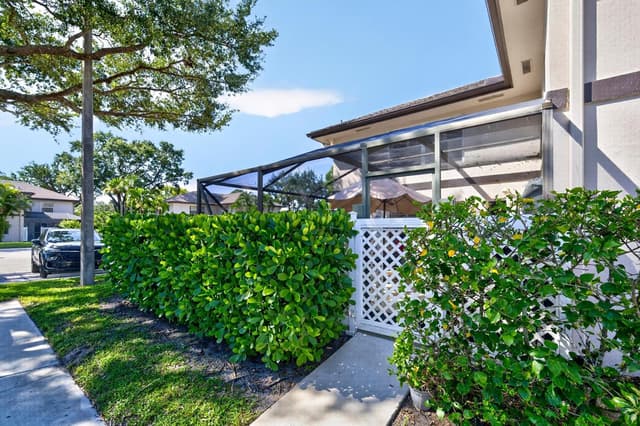 42 Essex Court # B, Royal Palm Beach FL 33411 - Royal Palm Beach, FL - Photo 3