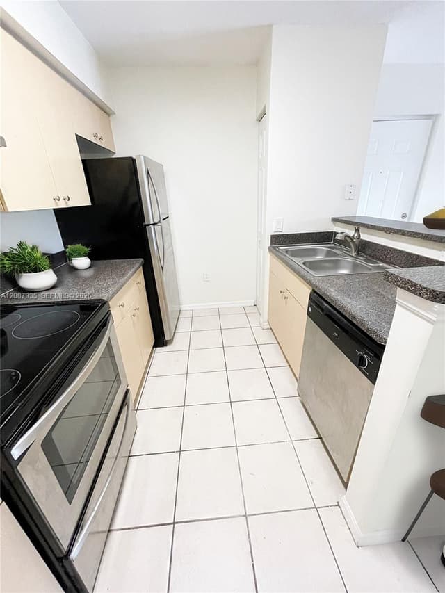 4081 San Marino Blvd # 206, West Palm Beach FL 33409 - West Palm Beach, FL - Photo 2