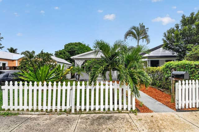 504 N E Street, FL 33460 - Photo 2