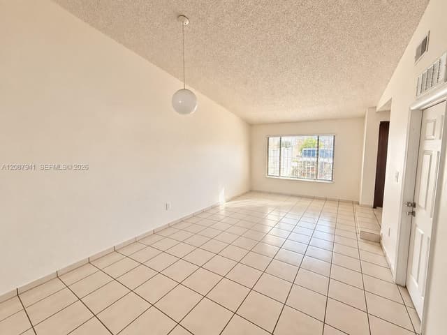 12796 NW 102 CT, Hialeah Gardens FL 33018 - Hialeah Gardens, FL - Photo 6